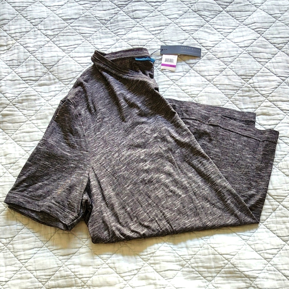 NWT Perri Ellis v-neck